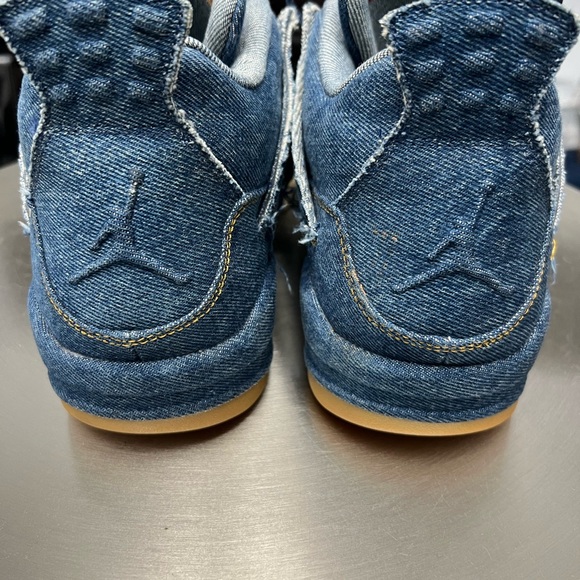 Jordan 4 x Levi’s Original Blue Denim - Picture 4 of 7